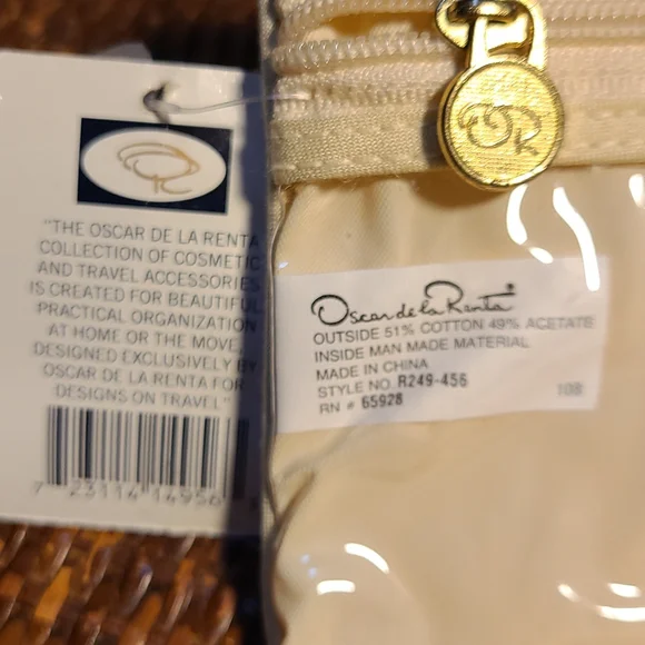 2 piece Oscar de la Renta cosmetic bags - Picture 5 of 9